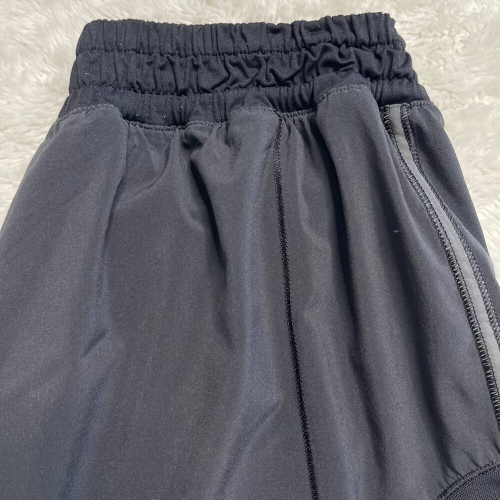 Lululemon Women's Black Hotty Hot Shorts Size 6 - Picture 3 of 10